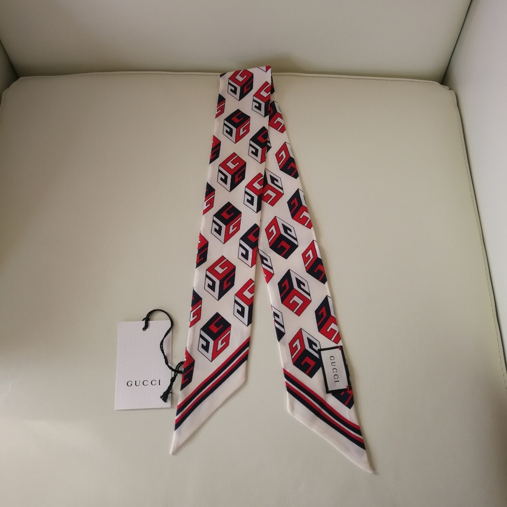 Authentic Gucci Silk Twilly - New with Tag